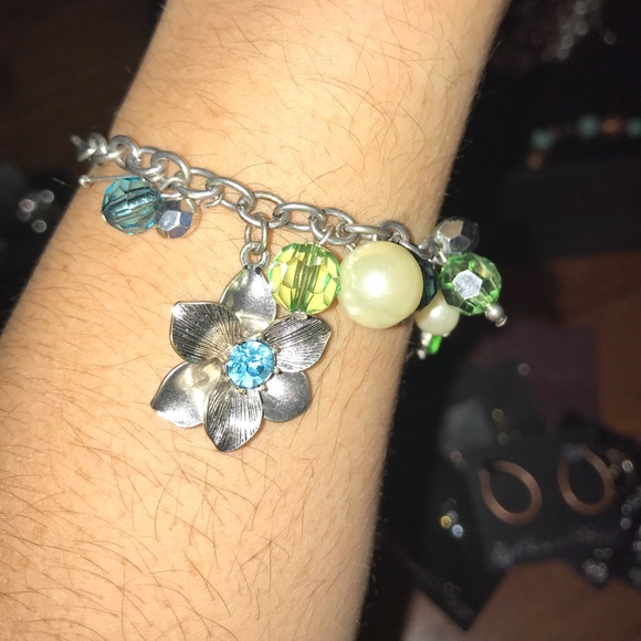 Spring charm bracelet - Picture 2 of 8